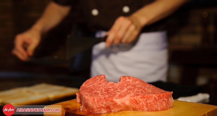 Trung bình 1kg bò Kobe có giá 500 USD. Nhưng 5000 hay 6000 USD/1kg cũng có